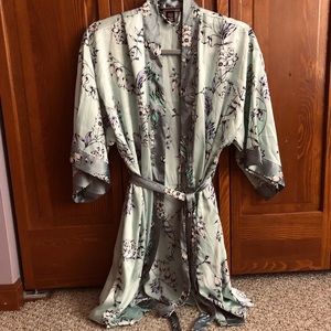 Victoria’s Secret Satin Kimono Robe
